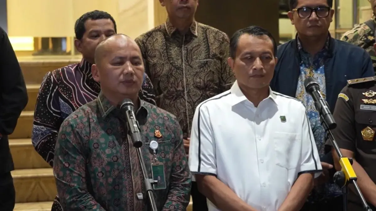 Jaksa Agung Muda Pengawasan (Jamwas) Rudi Margono yang juga sekaligus Koordinator Tim Sembilan saat memberikan keterangan pers di Gedung Kejaksaan Agung, Jakarta Selatan, Jumat, 24 Juli 2026 malam. (Sumber: Kejagung)