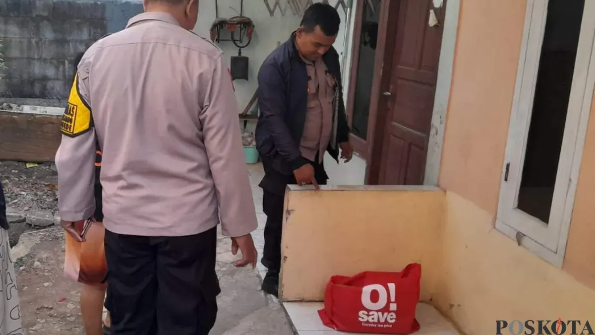 Bayi laki-laki ditemukan terlantar di depan rumah Kampung Kelapa RT 04/RW 02, Desa Rawa Panjang, Kecamatan Bojonggede, Kabupaten Bogor, Minggu, 26 Juli 2026. (Sumber: Poskota/Angga Pahlevi)
