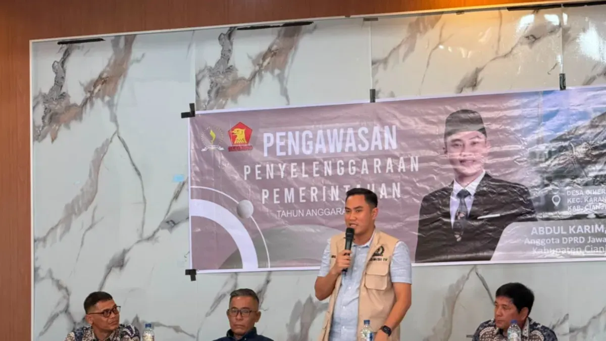Anggota DPRD Jawa Barat, Abdul Karim, saat menyerap berbagai aspirasi masyarakat dalam kegiatan Pengawasan Penyelenggaraan Pemerintahan yang digelar di Aula Desa Sukamanah, Kecamatan Cugenang, Kabupaten Cianjur, Senin (6/7/2026). (Sumber: Istimewa)