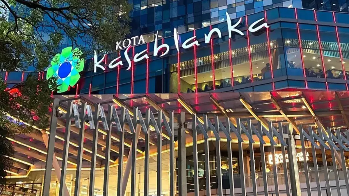 Potret mal Kokas di Jakarta Selatan yang dipasangi pagar besi tinggi. (Sumber: Threads/@nvtnde)