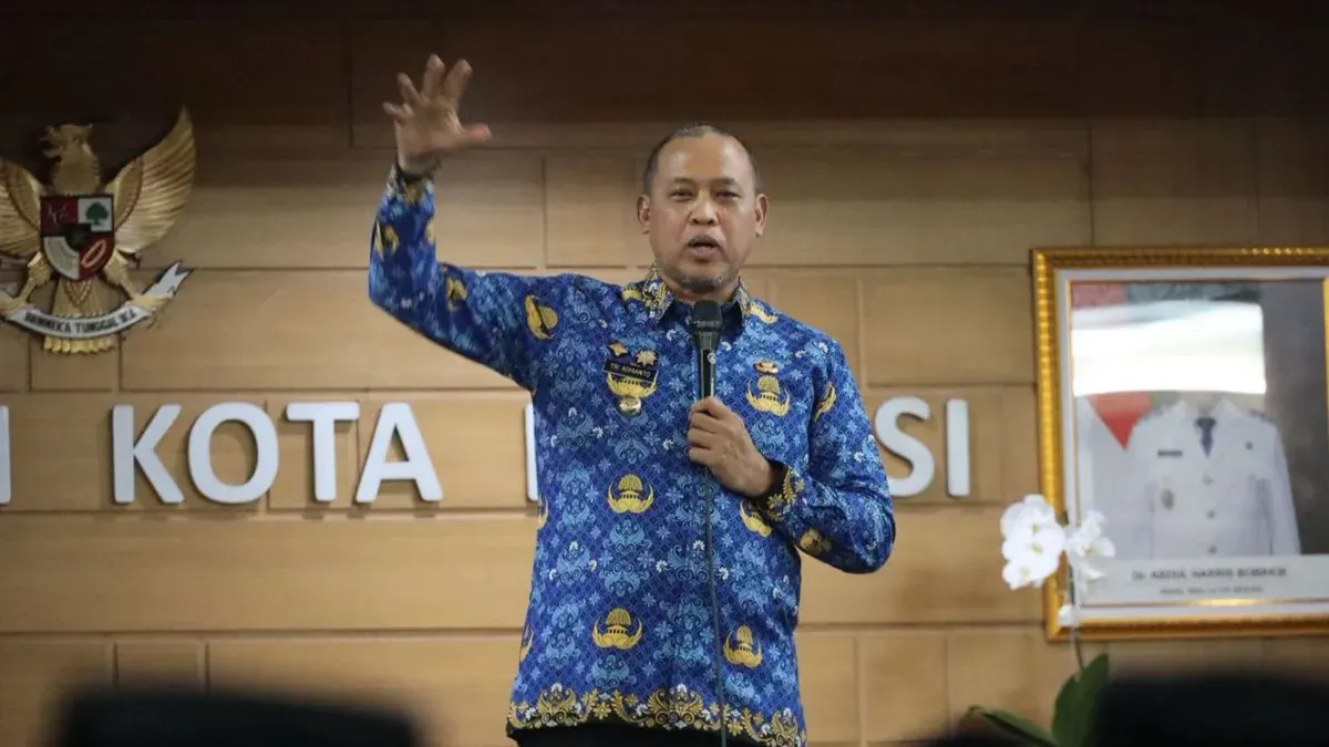 Wali Kota Bekasi, Tri Adhianto mengurangi penggunaan kendaraan dinas untuk efisiensi anggaran. (Sumber: Dok. Istimewa)