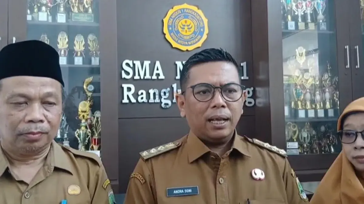 Gubernur Banten, Andra Soni usai meninjau kegiatan SPMB. (Sumber: Istimewa)