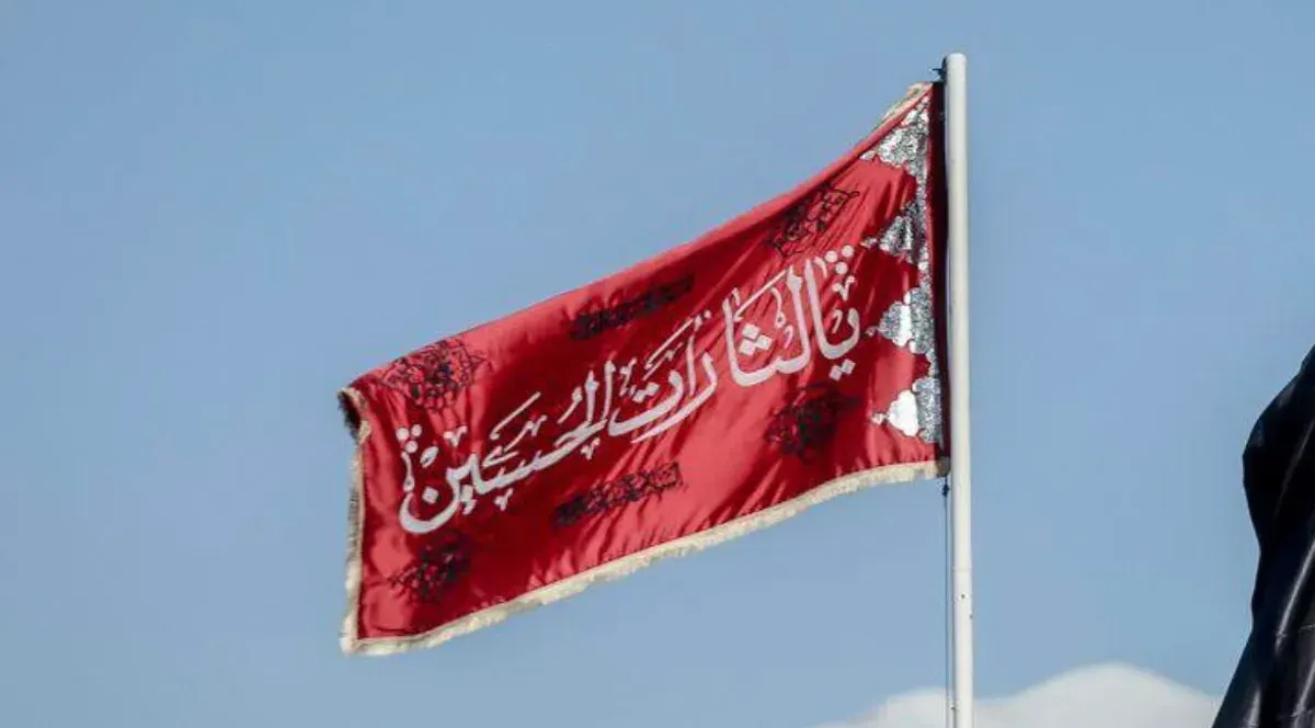 Pengibaran bendera merah di atas Masjid Jamkaran, kota suci Qom, Iran, viral di media sosial usai tewasnya Pemimpin Tertinggi Iran, Ayatollah Ali Khamenei. (Sumber: X/@)