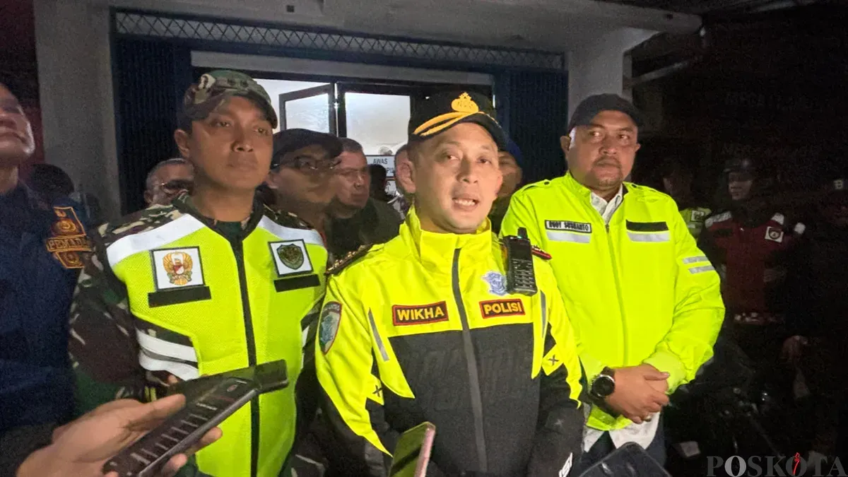 Kapolres Bogor AKBP Wikha Ardilestanto saat melakukan keterangan pers usai patroli skala besar bersama Forkopimda Kabupaten Bogor. (Sumber: Poskota/Giffar Rivana)