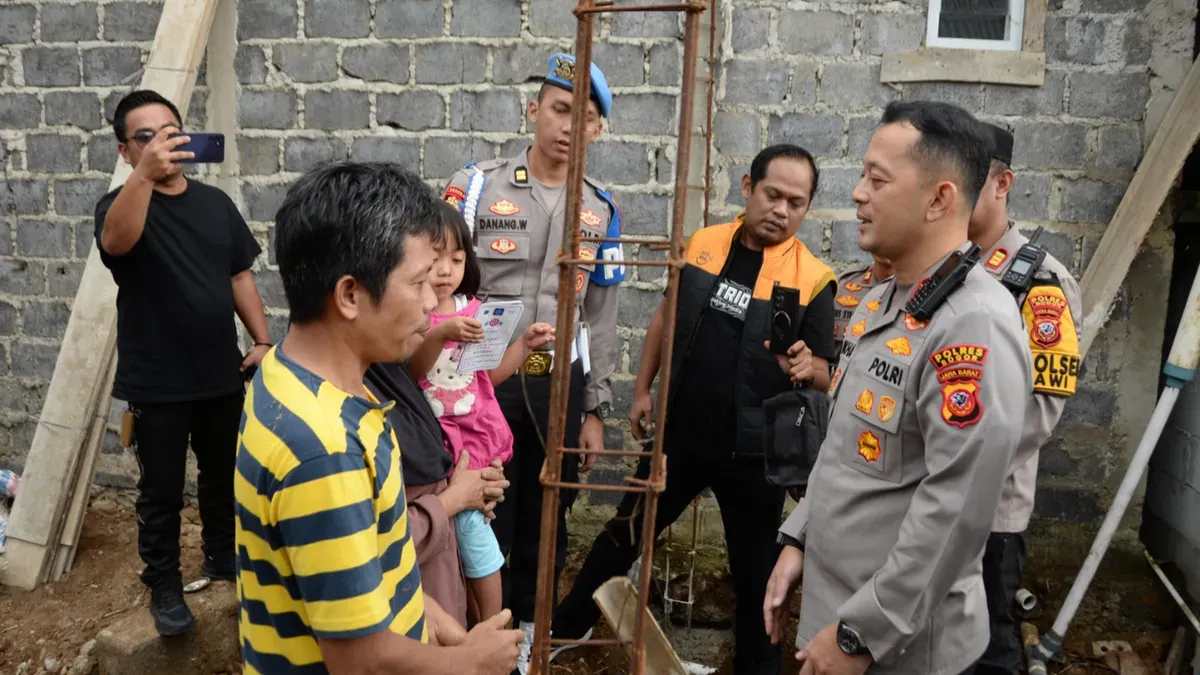 Kapolres Bogor AKBP Wikha Ardilestanto saat meninjau rutilahu. (Sumber: Polres Bogor)