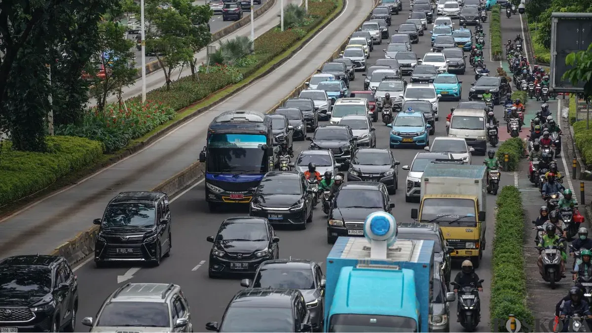 Kendaraan pribadi disebut masih jadi penyebab kemacetan di Jakarta selama Ramadhan. (Sumber: Poskota/Bilal Nugraha Ginanjar)