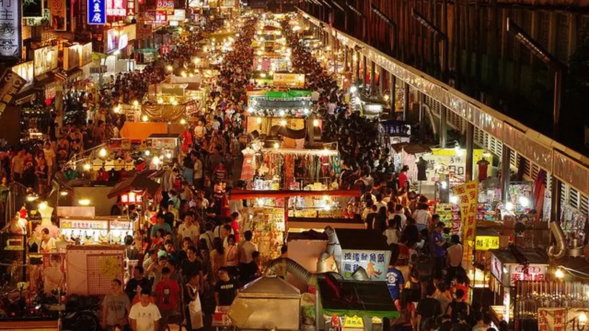 Ilustrasi. Pasar murah dan bazar ramadan. (Sumber: Pinterest/Chin Lao Shi)