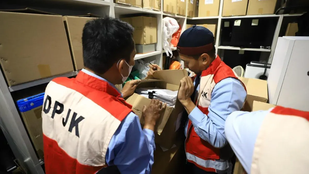 OJK dan Bareskrim Polri penggeledahan di kantor PT Mirae Asset Sekuritas atas dugaan kasus manipulasi saham IPO. (Sumber: Istimewa)
