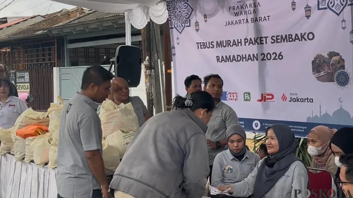 Program tebus murah sembako selama bulan Ramadan di wilayah Taman Kota, Kembangan, Jakarta Barat, Rabu, 4 Maret 2026. (Sumber: Poskota/Pandi Ramedhan)