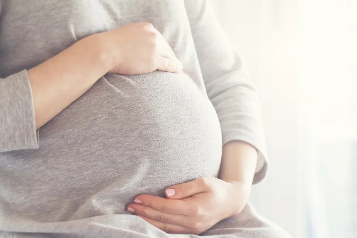 Tips aman untuk janin bagi ibu hamil saat puasa menurut Dokter Zaidul Akbar. (Sumber: Freepik/valeria-aksakova)