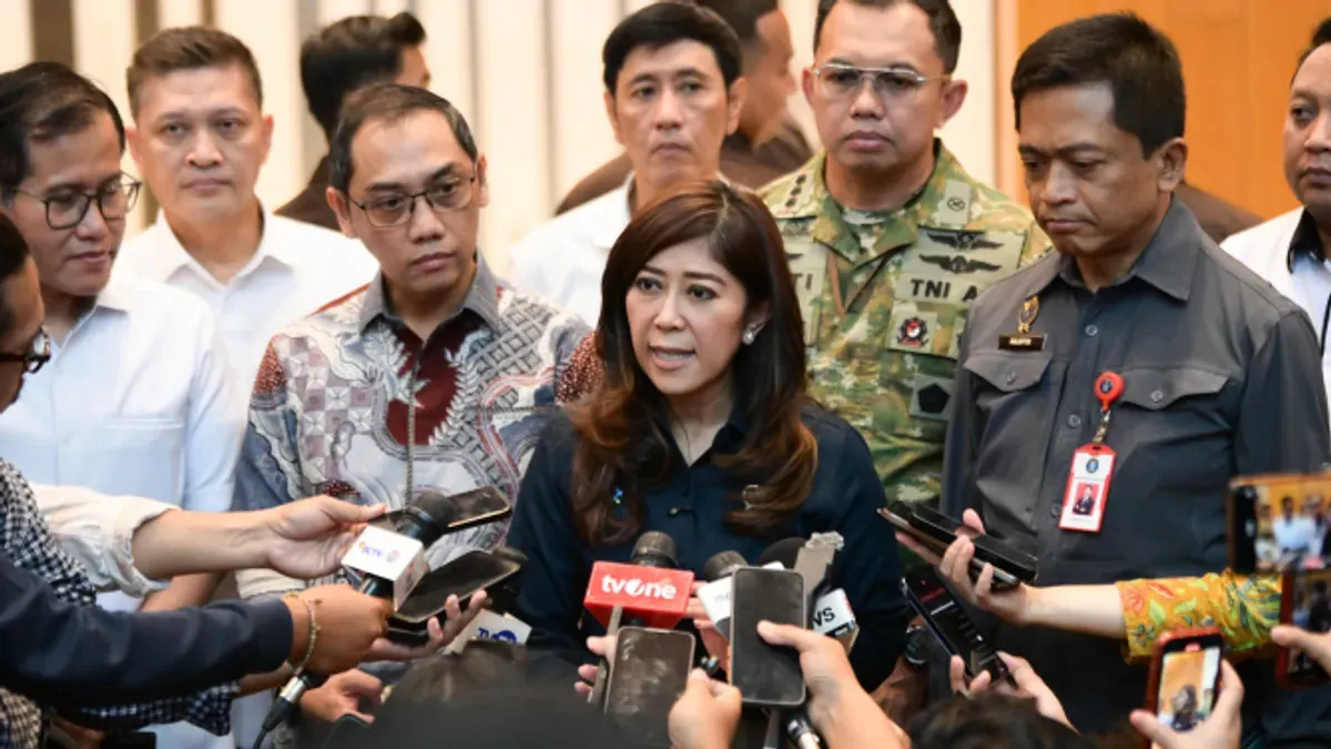 Menteri Komunikasi dan Digital Meutya Hafid melakukan inspeksi mendadak ke kantor operasional Meta di Jakarta untuk menyoroti rendahnya kepatuhan platform media sosial dalam menangani konten berbahaya di Indonesia. (Sumber: Dok/Komdigi)