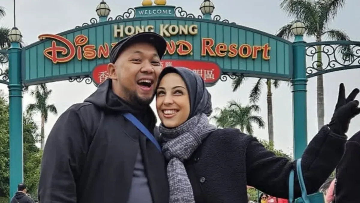 Potret Aditya Triantoro bersama istri barunya Sabrina Farhana yang jadi sorotan usai isu perselingkuhan yang dibongkar mantan istri, Annisa Hadiyanti. (Sumber: Instagram/@sabrinafarhana)