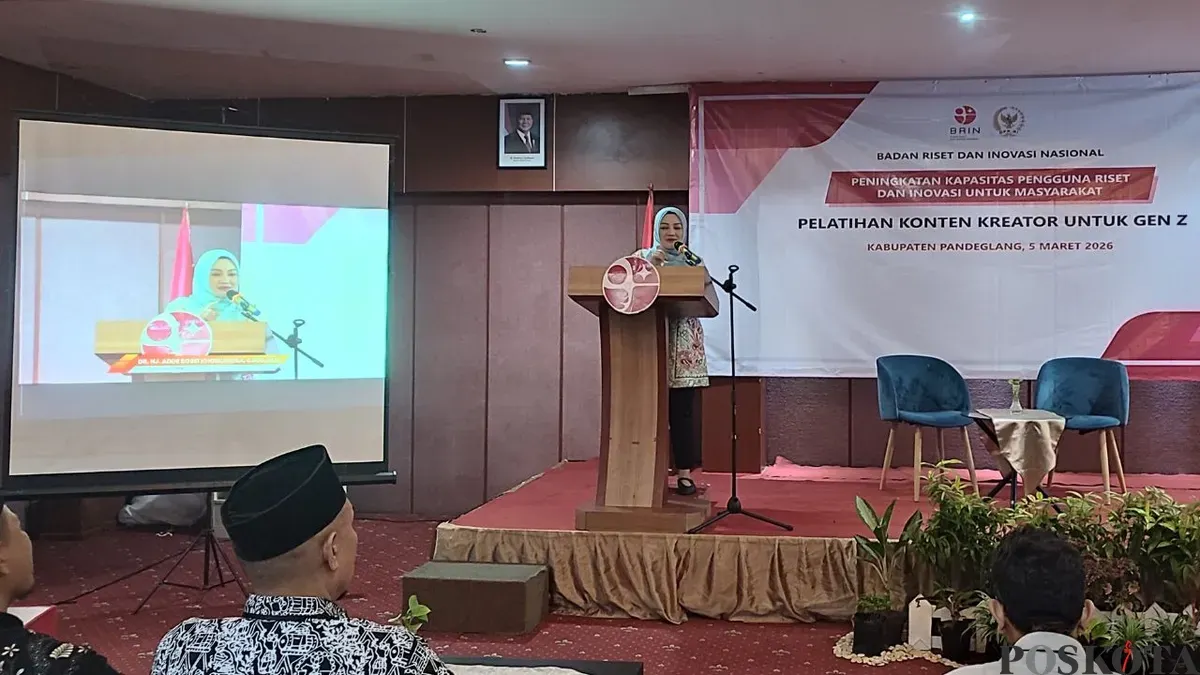Anggota Komisi X DPR RI, Adde Rosi Khoerunnisa membuka pelatihan kreator konten bagi anak muda di sebuah hotel di Kabupaten Pandeglang, Kamis, 5 Maret 2026. (Sumber: Poskota/Samsul Fatoni)