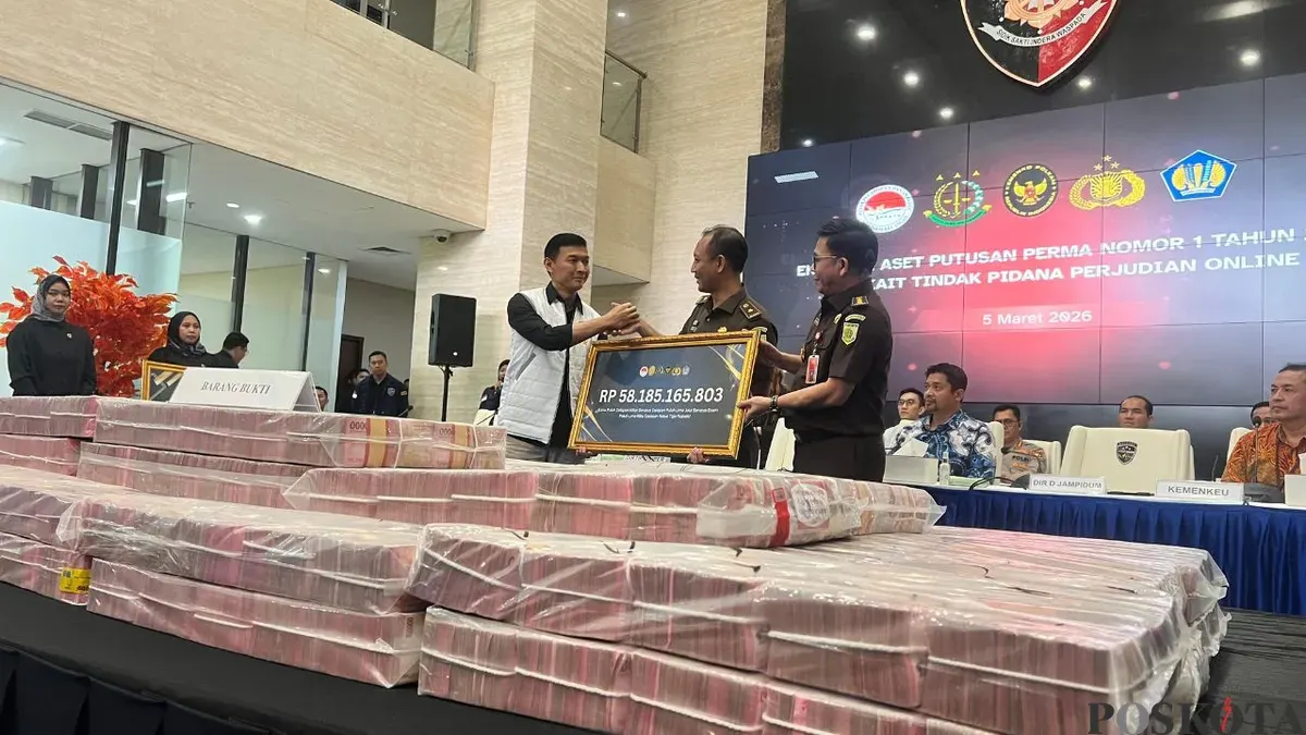Direktorat Tindak Pidana Siber Bareskrim Polri mengeksekusi harta kekayaan hasil tindak pidana pencucian uang (TPPU) yang berasal dari aktivitas perjudian online senilai Rp58 miliar lebih. (Sumber: Poskota/Ali Mansur)