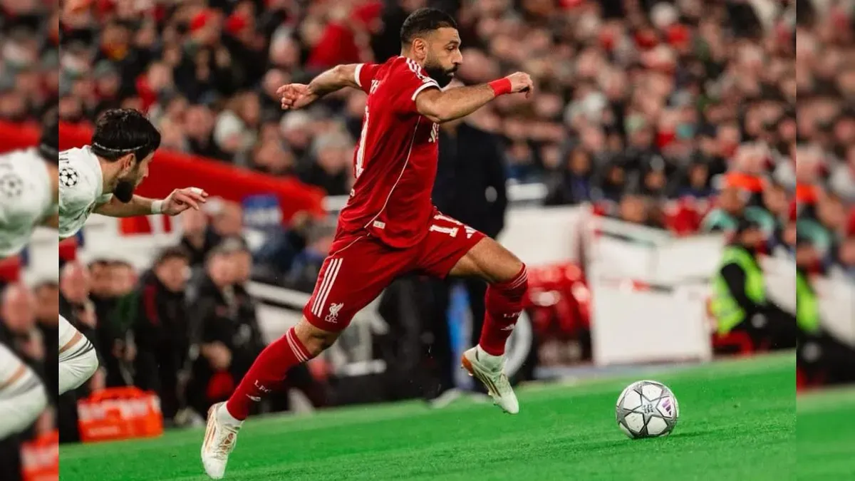 Lapangan hijau dari jeda iftar hingga mental baja pemain muslim. (Sumber: Instagram/@mosalah)