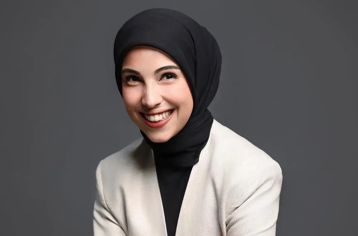 Sosok Sabrina Farhana ramai diperbincangkan di jagat media sosial setelah dikaitkan dengan isu perselingkuhan yang menyeret pendiri serial animasi Nussa dan Rara, yakni Aditya Triantoro. (Sumber: Instagram/@sabrinafarhana)