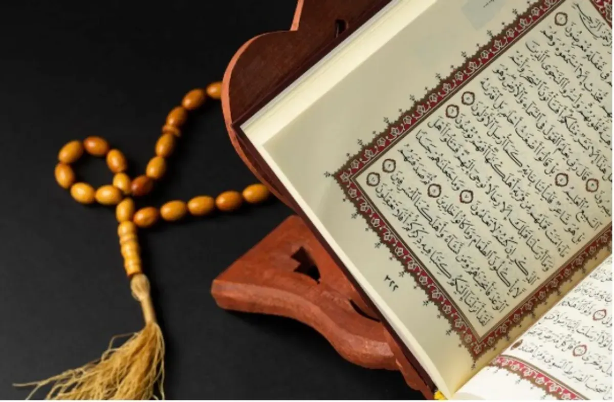 Amalan yang dianjurkan saat malam Nuzulul Qur'an. (Sumber: Freepik)