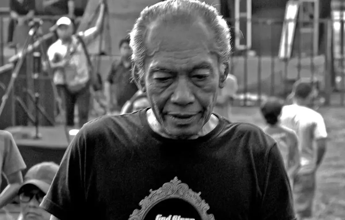 Donny Fattah, bassist dan salah satu pendiri band legendaris God Bless, meninggal dunia pada usia 76 tahun setelah berjuang melawan sejumlah penyakit serius. (Sumber: Instagram/@donnyfattahbass)