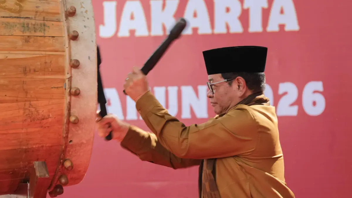 Gubernur Jakarta Pramono Anung saat tabuh bedug di Festival Bedug Tingkat Provinsi DKI Jakarta Tahun 2026 di Taman Ismail Marzuki, Jakarta Pusat, pada Sabtu, 7 Maret 2026. (Sumber: Kominfotik Pemprov Jakarta)