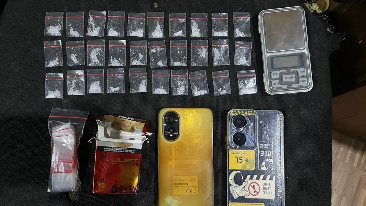 Barang bukti yang diamankan dari dua pengedar sabu yang ditangkap petugas Satresnarkoba Polres Serang. (Sumber: Dok. Satresnarkoba Polres Serang)