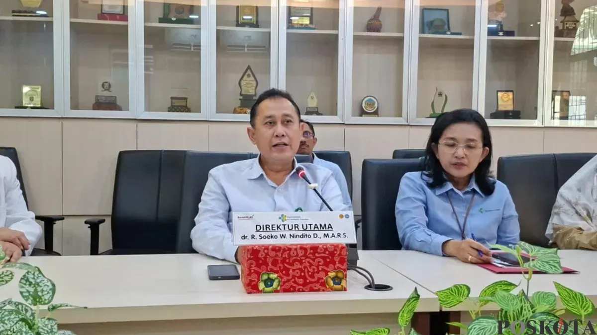 Konferensi pers RSHH perihal viralnya video seorang wanita yang diduga dimasukkan secara paksa ke Poli Jiwa oleh suaminya sendiri, Senin, 9 Maret 2026. (Sumber: Poskota/Pandi Ramedhan)
