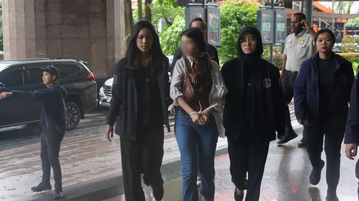 Direktorat Jenderal Imigrasi mengamankan seorang warga negara Portugal berinisial MG, 30 tahun yang merupakan buronan kasus pembunuhan berencana di negaranya, di Jakarta Selatan, Senin, 9 Maret 2026. (Sumber: Kemenimipas)