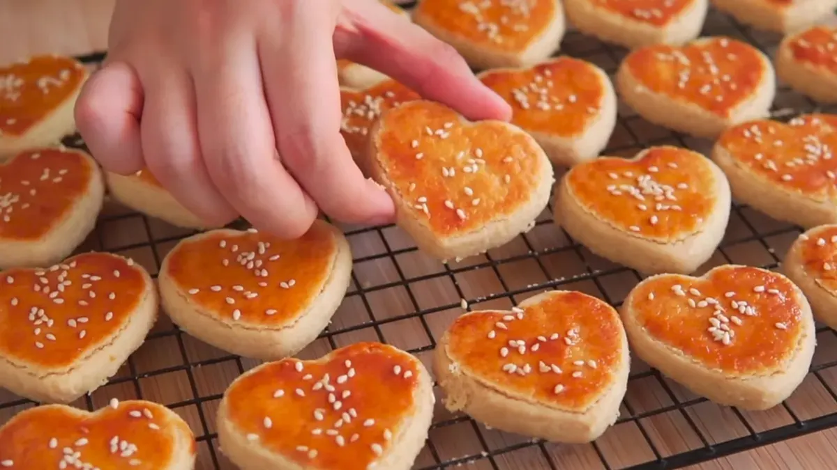 Resep kue kacang Lebaran yang mudah dibuat dan bisa jadi ide jualan. (Sumber: YouTube/Luvitaho)