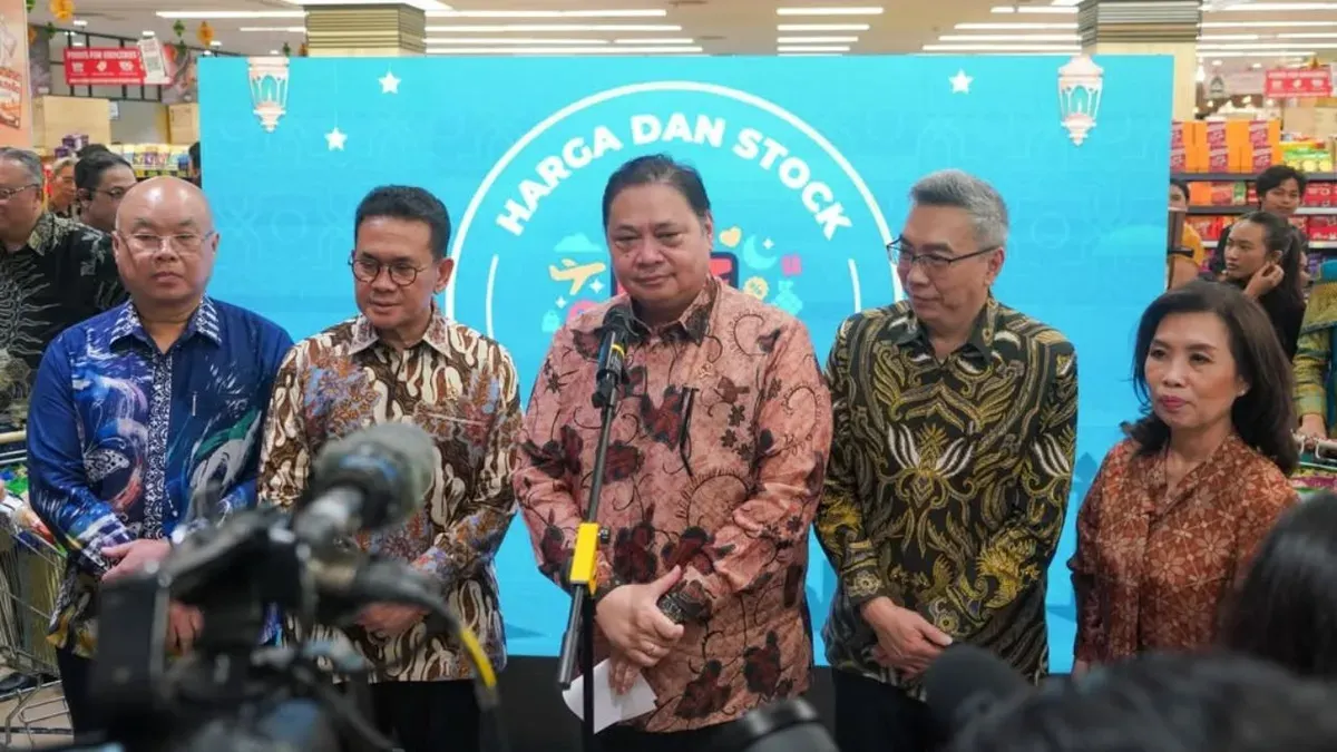 Menko Bidang Perekonomian, Airlangga Hartarto memberikan sambutan dalam program nasional Belanja di Indonesia Aja Lebaran 2026 di The Foodhall, Senayan City, Jakarta Pusat. (Sumber: Dok. Istimewa)