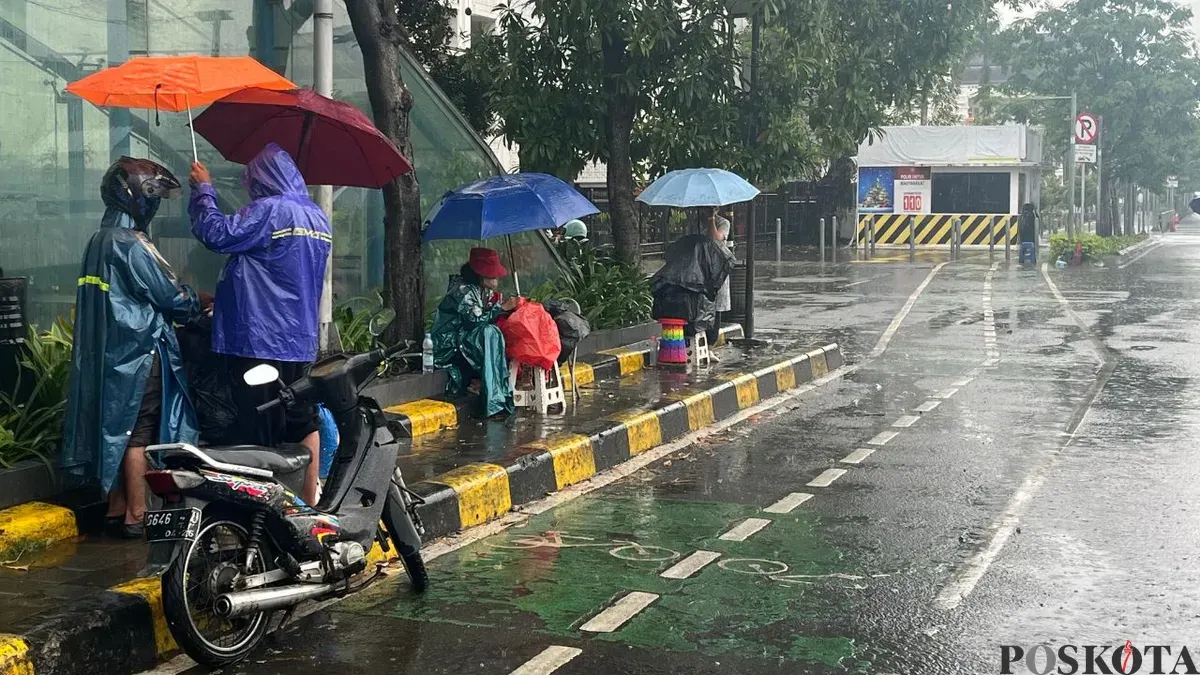 Penukar uang baru di kawasan Kota Tua, Taman Sari, Jakarta Barat, mulai marak menjelang lebaran, Selasa, 10 Maret 2026. (Sumber: Poskota/Pandi Ramedhan)