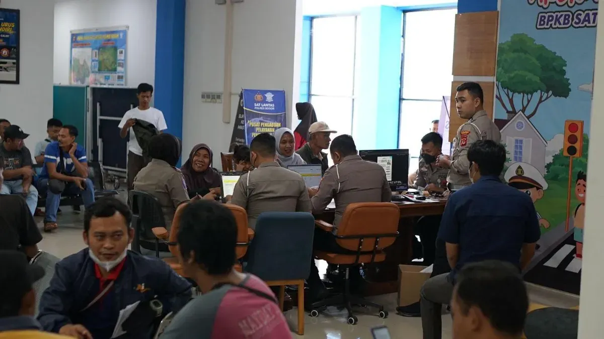 Warga mendatangi Polres Bogor untuk melakukan verifikasi ulang mengikuti program mudik gratis. (Sumber: Dok. Polres Bogor)