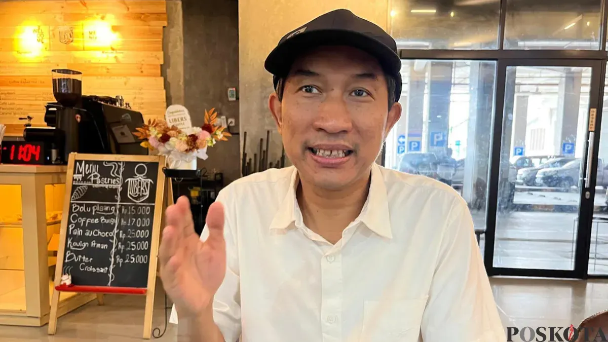 Anggota Komisi B DPRD DKI Jakarta, Dwi Rio Sambodo usai meninjau langsung kesiapan Terminal Terpadu Pulogebang, Jakarta Timur, menjelang arus mudik Lebaran 2026, Rabu, 11 Maret 2026. (Sumber: Poskota/M. Tegar Jihad)