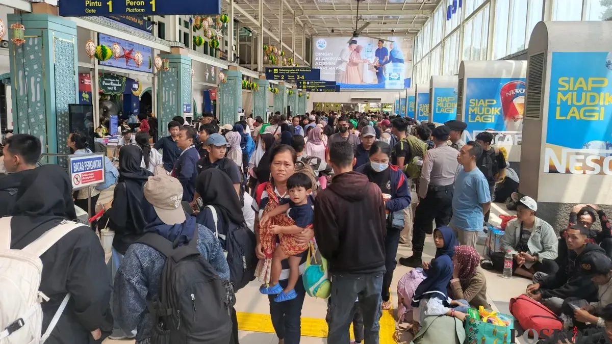 Suasana Stasiun Pasar Senen, Jakarta Pusat, Sabtu, 14 Maret 2026. (Sumber: Poskota/Ali Mansur)