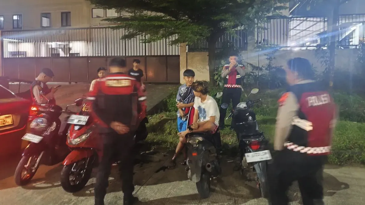 Patroli personel Polres Serang di kawasan industri modern Cikande. (Sumber: Dok. Polres Serang)