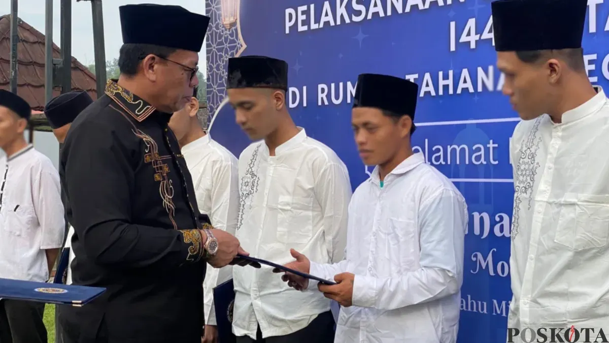 6 WBP Rutan Kelas I Tangerang yang menerima remisi dan langsung bebas. (Sumber: Poskota/Veronica)