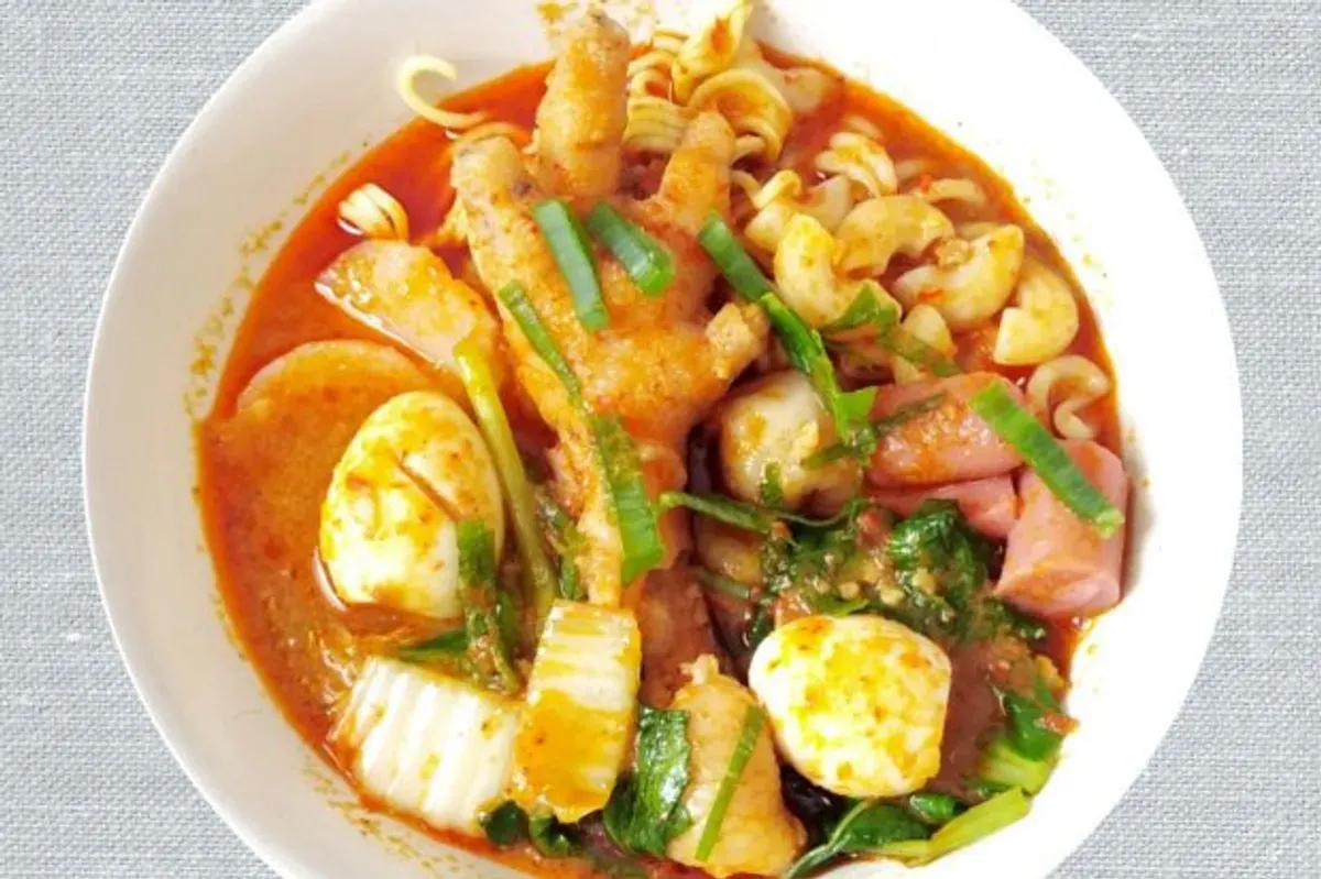 Seblak menjadi kuliner di Bandung saat libur Lebaran 2026 yang dipadati pengunjung. (Sumber: Wilkimedia Commons)