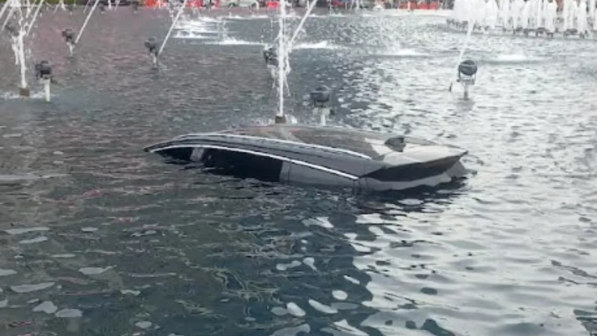 Kecelakaan tunggal, mobil listrik tercebur ke kolam Bundaran Hotel Indonesia (HI), Jakarta Pusat, Rabu, 25 Maret 2026 sekitar pukul 04.00 WIB. (Sumber: Polda Metro Jaya)