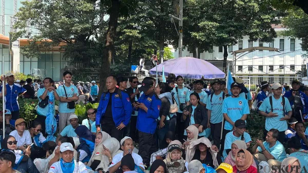 Ilustrasi buruh yang menggelar May Day 2026 di Monas pada Jumat, 1 Mei 2026. (Sumber: Poskota/Pandi Ramedhan)