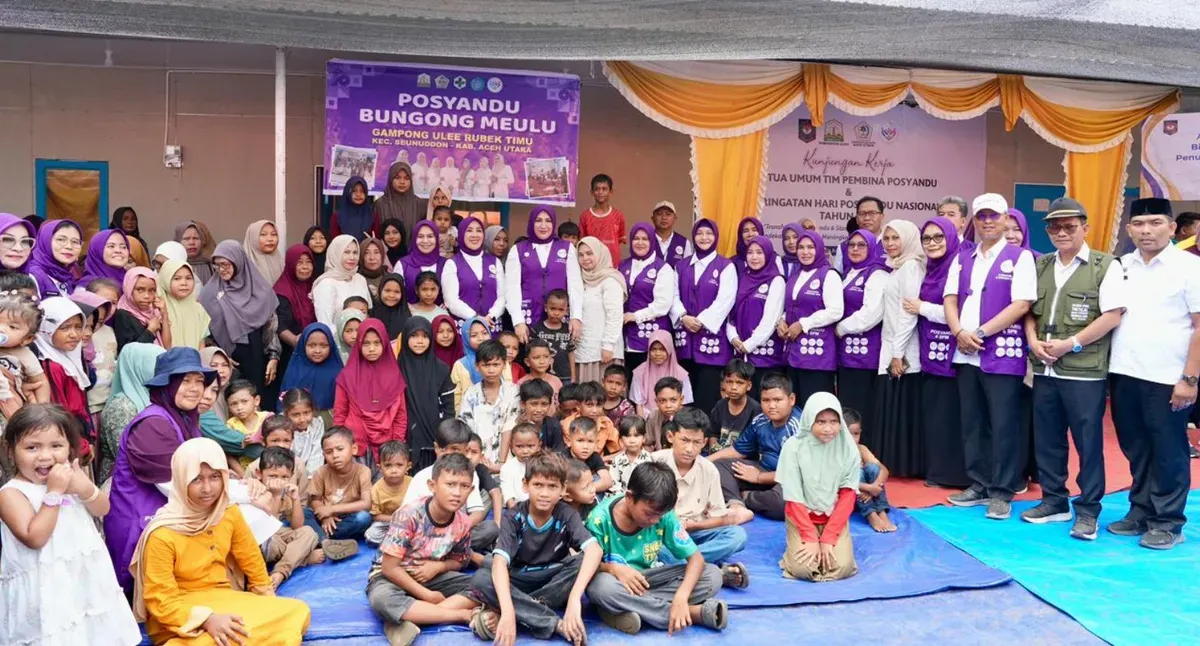 Penyerahan bantuan sosial di huntara Desa Ulee Rubek Timur, Kecamatan Langkahan, Kabupaten Aceh Utara, Aceh, Rabu, 29 April 2026. (Sumber: Dok. Kemendagri)