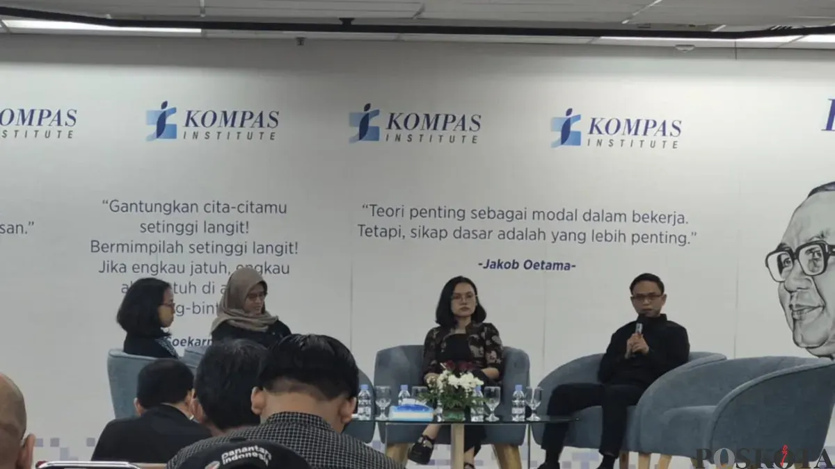 Analis Utama Maha Data LAB 45, Diyauddin (kanan) dalam acara pelucuran buku 'Jam Pasir Indonesia', di Gedung Kompas Gramedia, Jakarta, Senin, 4 Mei 2026. (Sumber: Poskota/ Pandi Ramedhan)