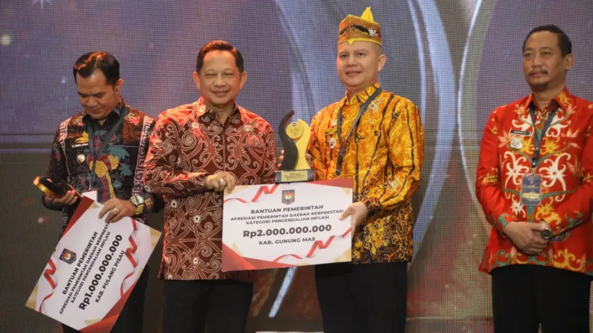 Mendagri Tito Karnavian saat Malam Anugerah Apresiasi Pemerintah Daerah Berprestasi Tahun 2026 Regional Kalimantan yang digelar di Ballroom Hotel Platinum Balikpapan, Kalimantan Timur, Selasa, 5 Mei 2026. (Sumber: Dok. Kemendagri)