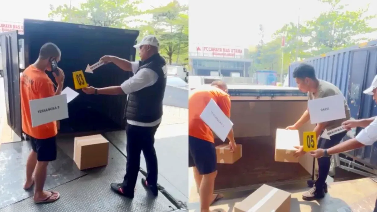 Penyidik saat melakukan rekonstruksi kasus pencurian tas Lululemon di gudang kargo Bandara Soetta. (Sumber: Istimewa)