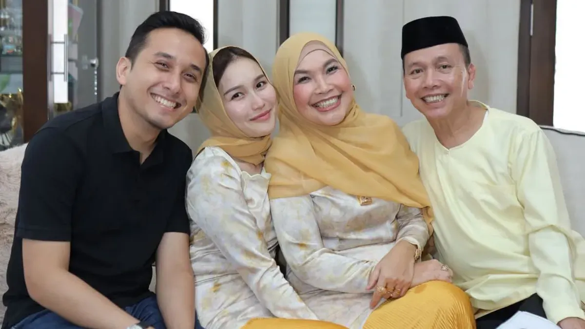 Potret Kevin Gusnadi dan keluarga Ayu Ting Ting. (Sumber: Instagram/@mom_ayting92_)