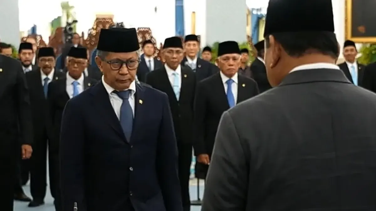 Rocky Gerung resmi dilantik Presiden Prabowo Subianto menjadi anggota Wantimpres pada Jumat, 2 Oktober 2026. (Sumber: Tangkapan layar YouTube/Sekretariat Presiden)