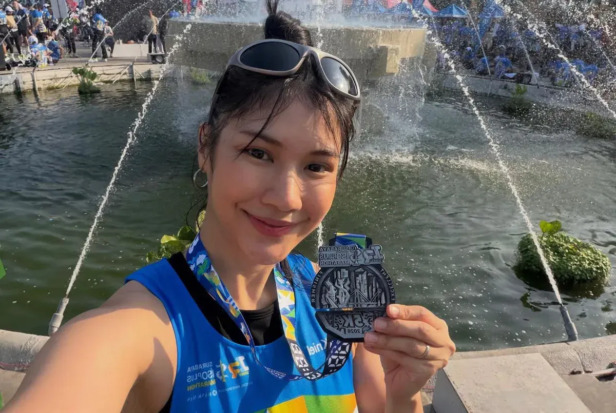 Sosok Olivia Tommy, alumni MasterChef Indonesia asal Surabaya yang menjadi sorotan setelah ikut Suroboyo Marathon 2026 bersama anak. (Sumber: Instagram/@olivia.mci8)