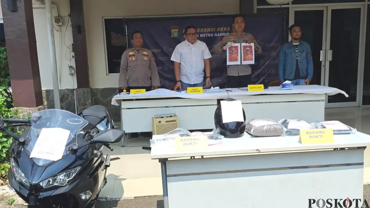 Polisi ungkap kasus penjambretan dengan barang bukti motor dan hp hasil curian di Mapolsek Gambir, Jakarta Pusat, Senin, 5 Oktober 2026. (Sumber: Poskota/Angga)