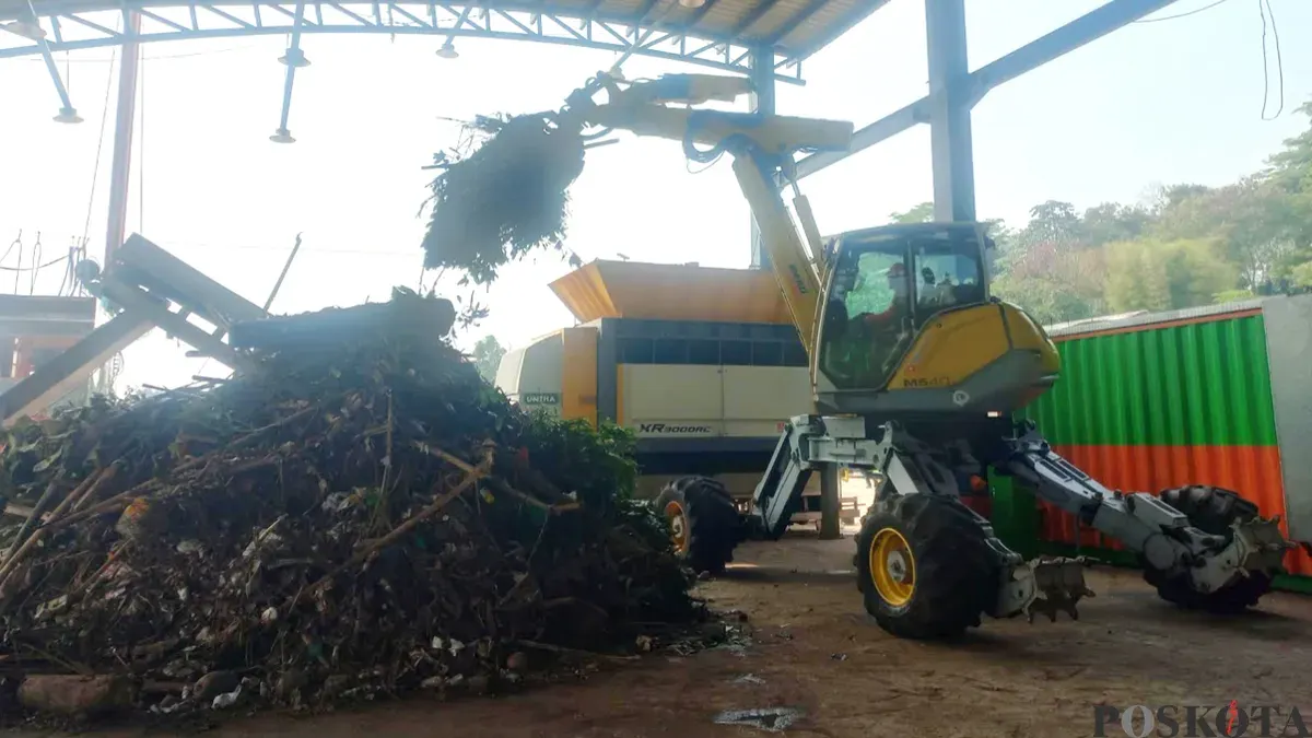 Pengelolaan sampah di Saringan Sampah TB Simatupang. (Sumber: Poskota/Syifa)