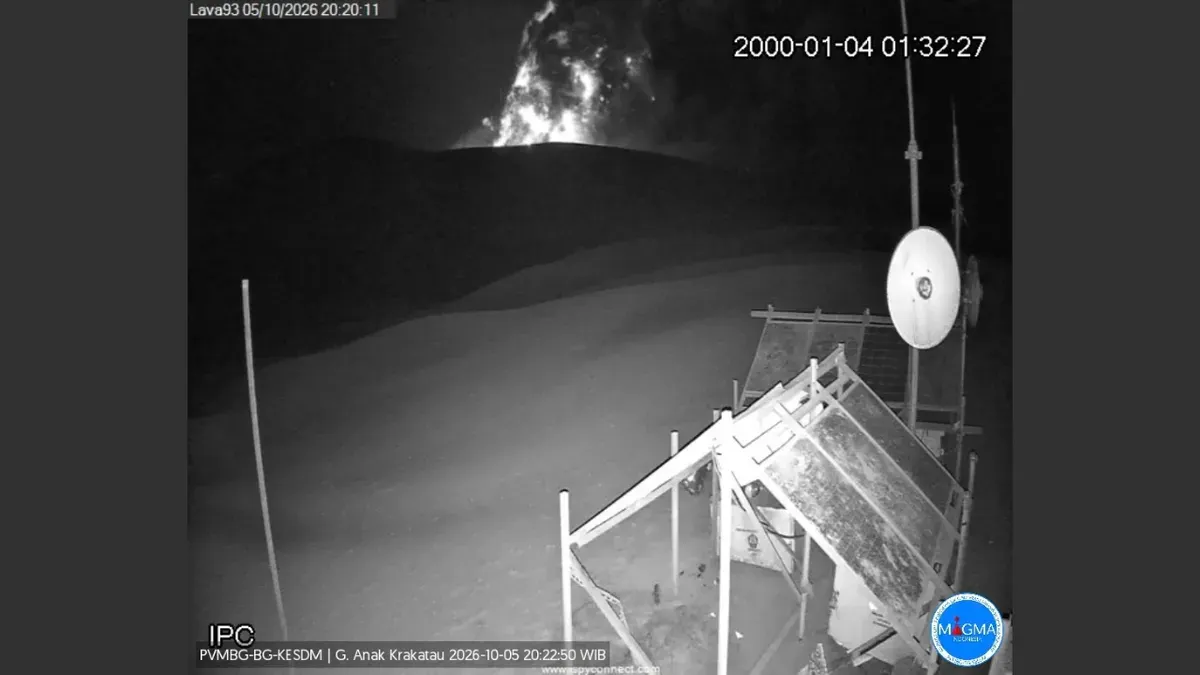 Gunung Anak Krakatau kembali mengalami erupsi pada Senin malam, 6 Oktober 2026. (Sumber: Dok: MAGMA Indonesia/Pos Pengamatan Gunung Api Anak Krakatau)