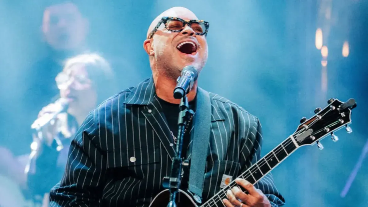 Potret penyanyi asal Amerika Serikat, Israel Houghton yang kemungkinan visanya akan ditolak imigrasi Indonesia. (Sumber: Instagram/@israelhoughton)