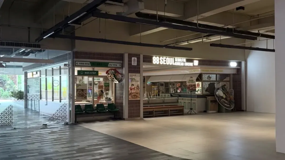 Ratusan orang keracunan usai makan di restoran 88 Seoul di Mal 23 Paskal, Bandung. (Sumber: Dok. Threads/@rey_sutanto)