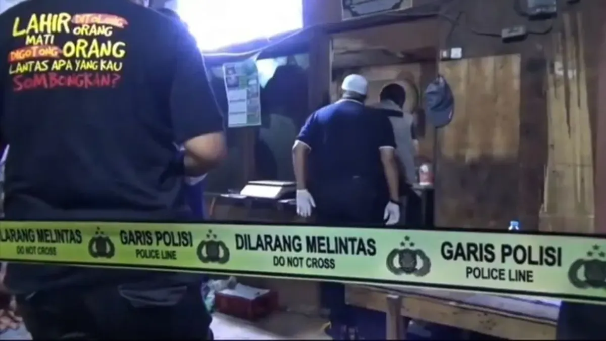 Seorang istri pemilik usaha jual beli besi tua menjadi korban penusukan di rumahnya, Kampung Kaliulu, RT 02/RW 01, Desa Karangraharja, Kecamatan Cikarang Utara, Kabupaten Bekasi, Jawa Barat, Selasa, 6 Oktober 2026, malam WIB. (Sumber: Dok. Istimewa)